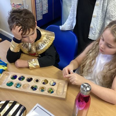 Y4  - ANCIENT EGYPTIANS